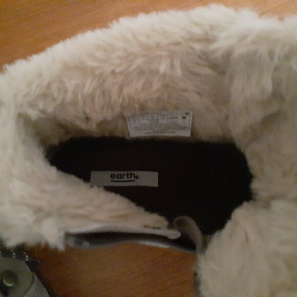 Earth Hiker Style Ankle Boots - Picture 9 of 10